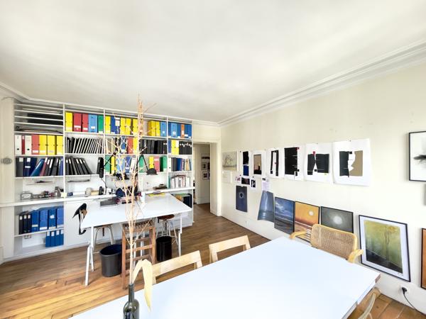Bureau
         3 pièces
        - 56 m² Exclusivité 690 000 € *