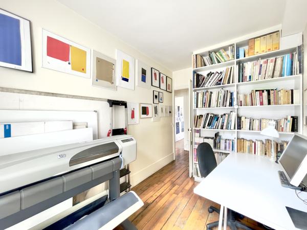 Bureau
         3 pièces
        - 56 m² Exclusivité 690 000 € *