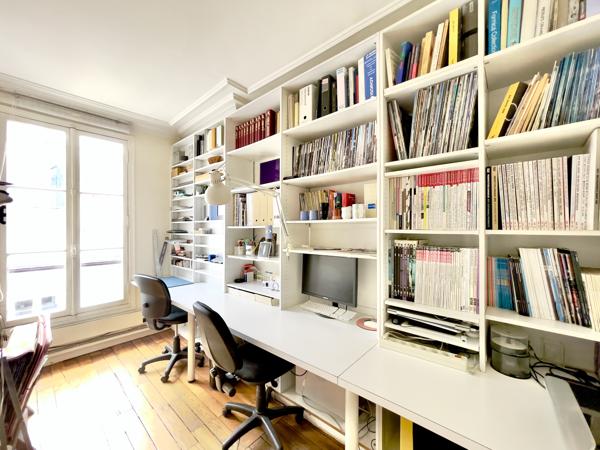 Bureau
         3 pièces
        - 56 m² Exclusivité 690 000 € *