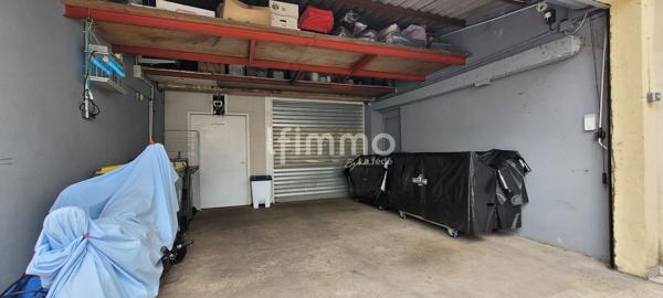 Romainville- Entrepôt 160m2 +2 logements 55m2- Parcelle 380m2