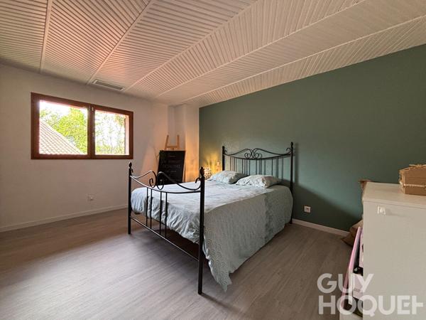 Maison de 230 m² habitables avec 6 chambres.