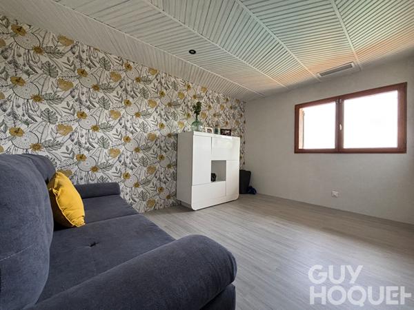 Maison de 230 m² habitables avec 6 chambres.