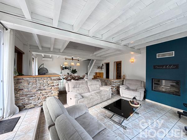 Maison de 230 m² habitables avec 6 chambres.