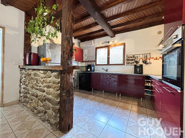 Maison de 230 m² habitables avec 6 chambres.