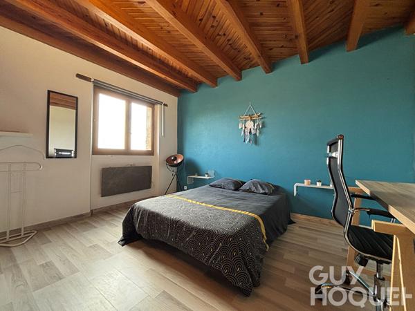 Maison de 230 m² habitables avec 6 chambres.