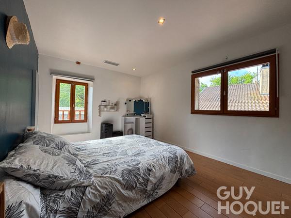 Maison de 230 m² habitables avec 6 chambres.