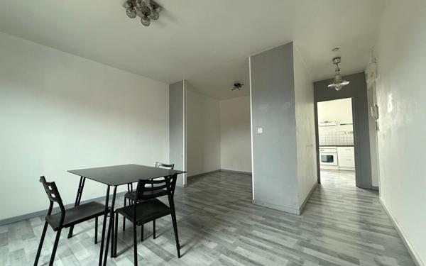 Appartement à louer    1 pièce •  La Chapelle-d'Armentières