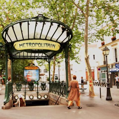 MONTMARTE - ABBESSES - N°1

Saisissez l'opportunité de reprendre dans un quartier très dynamique une véritable institution.
Nichée dans l'un des secteurs les plus prisés et touristiques de Paris, notre commerce attire une clientèle diversifiée.
Cette affaire bénéficie d'une visibilité optimale et d'un flux piéton constant.
De plus, la proximité des transports en commun facilite son accès.

Bonus : plusieurs sites touristiques à proximité.

DÉTAILS DE L'ÉTABLISSEMENT
Superficie totale 80 m²
Une façade lumineuse 7 mL
Cuisine - Conduit d'extraction
Espace de stockage disponible.
Les activités autorisées : bar - café - brasserie - restauration -
  pizzeria - la vente de plats à emporter .

CONDITIONS DU BAIL
Bail commercial 3/6/9
Loyer mensuel 2665 € HC le loyer est extrêmement compétitif pour ce secteur.
Charges très faible
Prix de cession 225 000 € 

ENVIRONNEMENT
Flux piétonne , touristes , cadres, résidents, commerces etc...
Emplacement N° 1
Une bonne opportunité pour investir solo, en couple......

Selon l'article L.561.5 du Code Monétaire et Financier, pour l'organisation de la visite,
la présentation d'une pièce d'identité vous sera demandée.

Cette affaire vous est proposée par Marie Odile chargée d'affaires en immobilier commercial.  
Vous cherchez un hôtel, un restaurant ou une boutique ? 
Je propose un portefeuille diversifié de biens commerciaux à la vente et en location.
Contactez-moi pour un échange personnalisé et accédez à des opportunités off-market adaptées à vos besoins.
