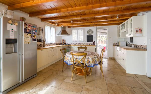 Maison à vendre    5 pièces • 148 m2 Sainte-Tulle