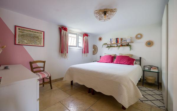 Maison à vendre    5 pièces • 148 m2 Sainte-Tulle