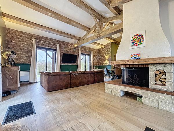 Maison familiale à vendre à Liré - 4 chambres, sous-sol, jardin.