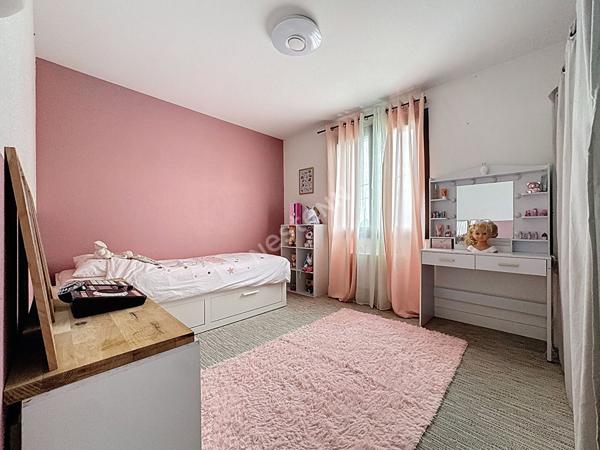 Maison familiale à vendre à Liré - 4 chambres, sous-sol, jardin.