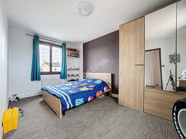 Maison familiale à vendre à Liré - 4 chambres, sous-sol, jardin.