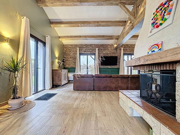 Maison familiale à vendre à Liré - 4 chambres, sous-sol, jardin.