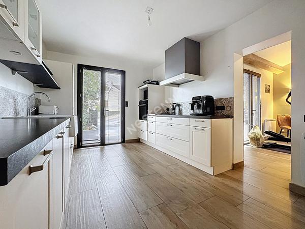 Maison familiale à vendre à Liré - 4 chambres, sous-sol, jardin.