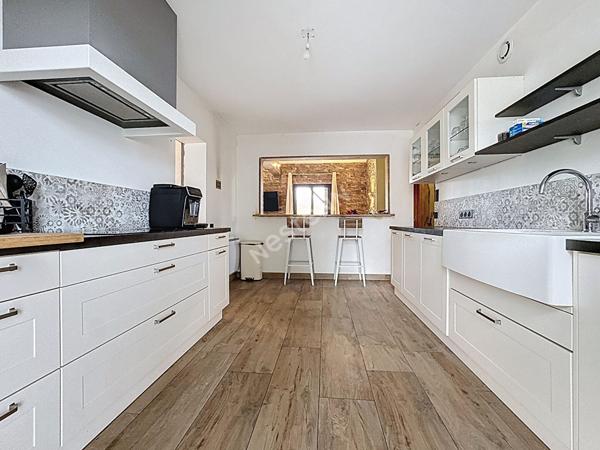 Maison familiale à vendre à Liré - 4 chambres, sous-sol, jardin.