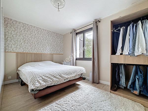 Maison familiale à vendre à Liré - 4 chambres, sous-sol, jardin.