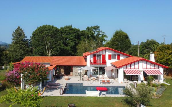 Maison à vendre    7 pièces • 185 m2 Espelette