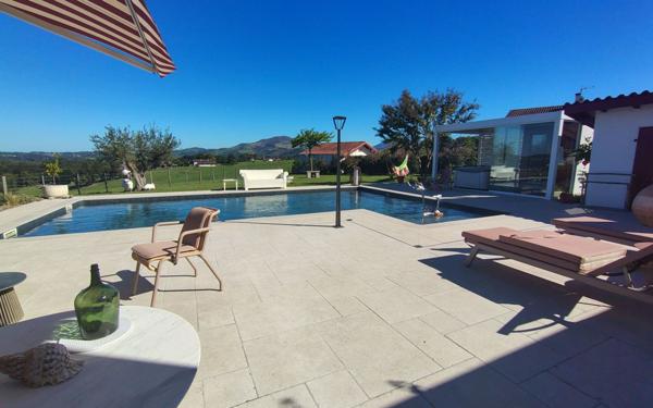 Maison à vendre    7 pièces • 185 m2 Espelette