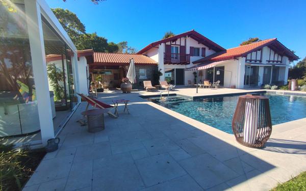 Maison à vendre    7 pièces • 185 m2 Espelette