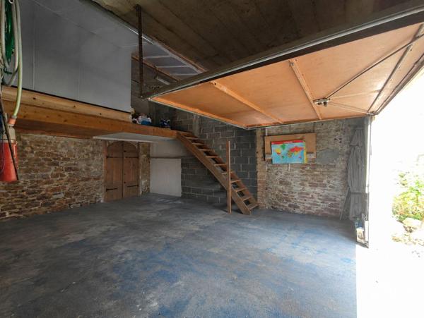 Location parking 52 m² Chars