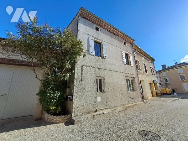 SAUZET, maison de village entièrement rénovée de 130 m², 4 chambres.