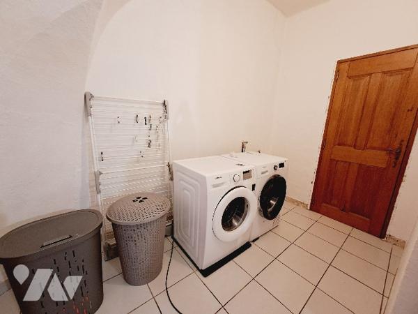 SAUZET, maison de village entièrement rénovée de 130 m², 4 chambres.