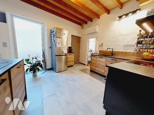 SAUZET, maison de village entièrement rénovée de 130 m², 4 chambres.