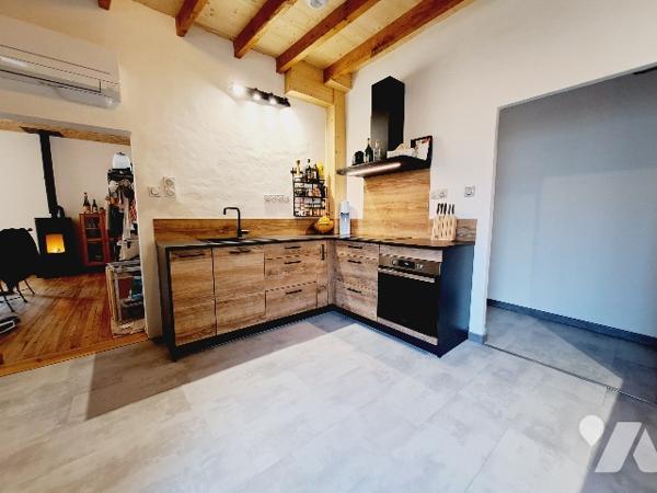 SAUZET, maison de village entièrement rénovée de 130 m², 4 chambres.