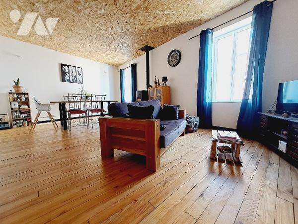 SAUZET, maison de village entièrement rénovée de 130 m², 4 chambres.