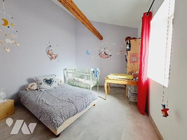 SAUZET, maison de village entièrement rénovée de 130 m², 4 chambres.