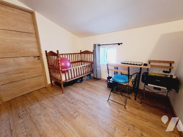 SAUZET, maison de village entièrement rénovée de 130 m², 4 chambres.