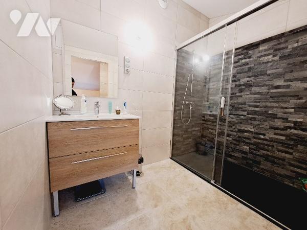 SAUZET, maison de village entièrement rénovée de 130 m², 4 chambres.