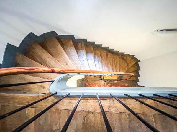 Paris (75010) Paris 10ème Sud appartement deux pièces traversant Est / Ouest