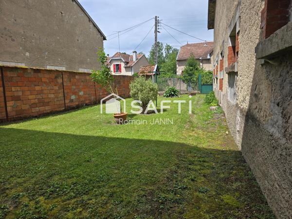 Corps de ferme de caractère avec 300 m² de dépendances