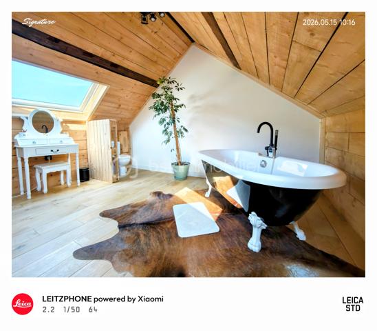 🏛️ L'Équilibre Parfait : Le Charme de la Brique, le Confort de Demain !
Oubliez tout ce que vous savez sur les maisons anciennes. Voici une pépite de 75,43 m² (T3 en R+2) qui réussit l’impossible : marier le cachet historique d'une façade en briques et une performance énergétique d’avant-garde.

🍃 Une Rénovation "Haute Couture"
Ici, on ne parle pas de simple rafraîchissement, mais d'une métamorphose totale.

Le toucher : Un parquet en chêne massif traverse chaque pièce, apportant une noblesse et une chaleur incomparables.

Le confort invisible : Une isolation intérieure massive couplée à un ravalement thermique par l’arrière (élégant crépis beige). Résultat ? Un DPE en C, une prouesse rare qui vous assure un cocon frais l’été et douillet l’hiver.

L’art de vivre : Une cuisine de chef (une plaque à induction neuve, four, hotte, lave-vaisselle) prête à l'emploi, deux chambres inspirantes, et un duo salle de bain / salle de douche avec buanderie pour un quotidien fluide.

📍 La Vie "Tout à Pied" 
Imaginez un quotidien sans stress :

30 mètres : C'est la distance qui vous sépare de votre médecin et de la pharmacie.

120 secondes : C'est le temps qu'il vous faut pour poster un courrier ou rejoindre les parkings visiteurs.

L'odeur du pain chaud : La supérette et sa boulangerie sont à 5 minutes de flânerie.

Le privilège : Votre place de parking privée vous attend à seulement 10 mètres de votre porte pour 30 €/mois.

"15 minutes en voiture pour rejoindre le centre ville de REIMS"

🥂 Votre Terrasse, Votre Projet
Que vous cherchiez votre futur "chez-vous" ou un investissement Airbnb ultra-rentable (le secteur est en tension permanente), cette maison coche toutes les cases. Profitez de la terrasse pour vos soirées d'été et de la cave pour vos meilleurs crus de la région.

Le chiffre clé : Une taxe foncière record de 660 € (2025).

Plus qu'une maison, c'est une signature. Elle est prête. Et vous ?