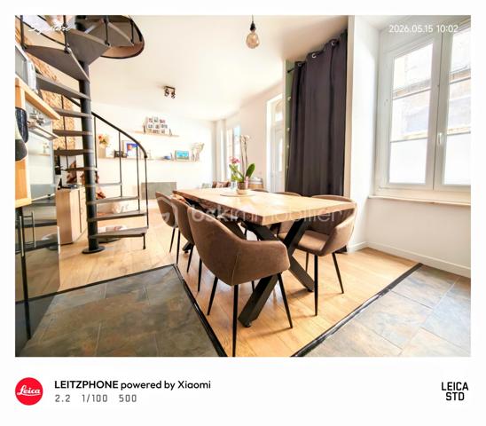 🏛️ L'Équilibre Parfait : Le Charme de la Brique, le Confort de Demain !
Oubliez tout ce que vous savez sur les maisons anciennes. Voici une pépite de 75,43 m² (T3 en R+2) qui réussit l’impossible : marier le cachet historique d'une façade en briques et une performance énergétique d’avant-garde.

🍃 Une Rénovation "Haute Couture"
Ici, on ne parle pas de simple rafraîchissement, mais d'une métamorphose totale.

Le toucher : Un parquet en chêne massif traverse chaque pièce, apportant une noblesse et une chaleur incomparables.

Le confort invisible : Une isolation intérieure massive couplée à un ravalement thermique par l’arrière (élégant crépis beige). Résultat ? Un DPE en C, une prouesse rare qui vous assure un cocon frais l’été et douillet l’hiver.

L’art de vivre : Une cuisine de chef (une plaque à induction neuve, four, hotte, lave-vaisselle) prête à l'emploi, deux chambres inspirantes, et un duo salle de bain / salle de douche avec buanderie pour un quotidien fluide.

📍 La Vie "Tout à Pied" 
Imaginez un quotidien sans stress :

30 mètres : C'est la distance qui vous sépare de votre médecin et de la pharmacie.

120 secondes : C'est le temps qu'il vous faut pour poster un courrier ou rejoindre les parkings visiteurs.

L'odeur du pain chaud : La supérette et sa boulangerie sont à 5 minutes de flânerie.

Le privilège : Votre place de parking privée vous attend à seulement 10 mètres de votre porte pour 30 €/mois.

"15 minutes en voiture pour rejoindre le centre ville de REIMS"

🥂 Votre Terrasse, Votre Projet
Que vous cherchiez votre futur "chez-vous" ou un investissement Airbnb ultra-rentable (le secteur est en tension permanente), cette maison coche toutes les cases. Profitez de la terrasse pour vos soirées d'été et de la cave pour vos meilleurs crus de la région.

Le chiffre clé : Une taxe foncière record de 660 € (2025).

Plus qu'une maison, c'est une signature. Elle est prête. Et vous ?