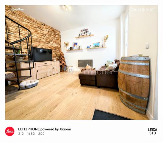 🏛️ L'Équilibre Parfait : Le Charme de la Brique, le Confort de Demain !
Oubliez tout ce que vous savez sur les maisons anciennes. Voici une pépite de 75,43 m² (T3 en R+2) qui réussit l’impossible : marier le cachet historique d'une façade en briques et une performance énergétique d’avant-garde.

🍃 Une Rénovation "Haute Couture"
Ici, on ne parle pas de simple rafraîchissement, mais d'une métamorphose totale.

Le toucher : Un parquet en chêne massif traverse chaque pièce, apportant une noblesse et une chaleur incomparables.

Le confort invisible : Une isolation intérieure massive couplée à un ravalement thermique par l’arrière (élégant crépis beige). Résultat ? Un DPE en C, une prouesse rare qui vous assure un cocon frais l’été et douillet l’hiver.

L’art de vivre : Une cuisine de chef (une plaque à induction neuve, four, hotte, lave-vaisselle) prête à l'emploi, deux chambres inspirantes, et un duo salle de bain / salle de douche avec buanderie pour un quotidien fluide.

📍 La Vie "Tout à Pied" 
Imaginez un quotidien sans stress :

30 mètres : C'est la distance qui vous sépare de votre médecin et de la pharmacie.

120 secondes : C'est le temps qu'il vous faut pour poster un courrier ou rejoindre les parkings visiteurs.

L'odeur du pain chaud : La supérette et sa boulangerie sont à 5 minutes de flânerie.

Le privilège : Votre place de parking privée vous attend à seulement 10 mètres de votre porte pour 30 €/mois.

"15 minutes en voiture pour rejoindre le centre ville de REIMS"

🥂 Votre Terrasse, Votre Projet
Que vous cherchiez votre futur "chez-vous" ou un investissement Airbnb ultra-rentable (le secteur est en tension permanente), cette maison coche toutes les cases. Profitez de la terrasse pour vos soirées d'été et de la cave pour vos meilleurs crus de la région.

Le chiffre clé : Une taxe foncière record de 660 € (2025).

Plus qu'une maison, c'est une signature. Elle est prête. Et vous ?