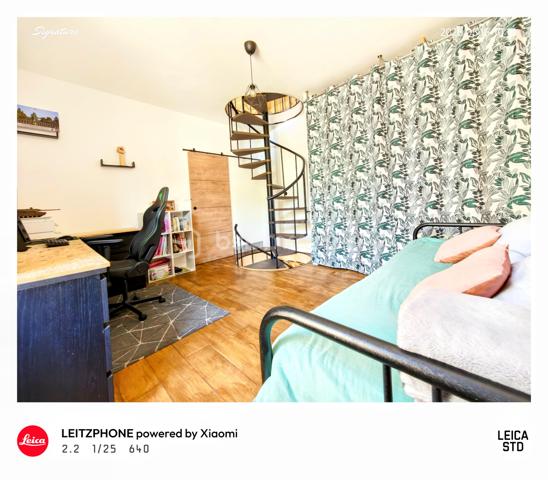 🏛️ L'Équilibre Parfait : Le Charme de la Brique, le Confort de Demain !
Oubliez tout ce que vous savez sur les maisons anciennes. Voici une pépite de 75,43 m² (T3 en R+2) qui réussit l’impossible : marier le cachet historique d'une façade en briques et une performance énergétique d’avant-garde.

🍃 Une Rénovation "Haute Couture"
Ici, on ne parle pas de simple rafraîchissement, mais d'une métamorphose totale.

Le toucher : Un parquet en chêne massif traverse chaque pièce, apportant une noblesse et une chaleur incomparables.

Le confort invisible : Une isolation intérieure massive couplée à un ravalement thermique par l’arrière (élégant crépis beige). Résultat ? Un DPE en C, une prouesse rare qui vous assure un cocon frais l’été et douillet l’hiver.

L’art de vivre : Une cuisine de chef (une plaque à induction neuve, four, hotte, lave-vaisselle) prête à l'emploi, deux chambres inspirantes, et un duo salle de bain / salle de douche avec buanderie pour un quotidien fluide.

📍 La Vie "Tout à Pied" 
Imaginez un quotidien sans stress :

30 mètres : C'est la distance qui vous sépare de votre médecin et de la pharmacie.

120 secondes : C'est le temps qu'il vous faut pour poster un courrier ou rejoindre les parkings visiteurs.

L'odeur du pain chaud : La supérette et sa boulangerie sont à 5 minutes de flânerie.

Le privilège : Votre place de parking privée vous attend à seulement 10 mètres de votre porte pour 30 €/mois.

"15 minutes en voiture pour rejoindre le centre ville de REIMS"

🥂 Votre Terrasse, Votre Projet
Que vous cherchiez votre futur "chez-vous" ou un investissement Airbnb ultra-rentable (le secteur est en tension permanente), cette maison coche toutes les cases. Profitez de la terrasse pour vos soirées d'été et de la cave pour vos meilleurs crus de la région.

Le chiffre clé : Une taxe foncière record de 660 € (2025).

Plus qu'une maison, c'est une signature. Elle est prête. Et vous ?