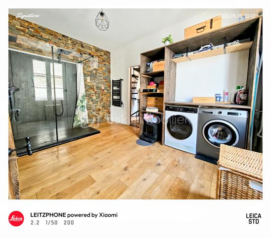 🏛️ L'Équilibre Parfait : Le Charme de la Brique, le Confort de Demain !
Oubliez tout ce que vous savez sur les maisons anciennes. Voici une pépite de 75,43 m² (T3 en R+2) qui réussit l’impossible : marier le cachet historique d'une façade en briques et une performance énergétique d’avant-garde.

🍃 Une Rénovation "Haute Couture"
Ici, on ne parle pas de simple rafraîchissement, mais d'une métamorphose totale.

Le toucher : Un parquet en chêne massif traverse chaque pièce, apportant une noblesse et une chaleur incomparables.

Le confort invisible : Une isolation intérieure massive couplée à un ravalement thermique par l’arrière (élégant crépis beige). Résultat ? Un DPE en C, une prouesse rare qui vous assure un cocon frais l’été et douillet l’hiver.

L’art de vivre : Une cuisine de chef (une plaque à induction neuve, four, hotte, lave-vaisselle) prête à l'emploi, deux chambres inspirantes, et un duo salle de bain / salle de douche avec buanderie pour un quotidien fluide.

📍 La Vie "Tout à Pied" 
Imaginez un quotidien sans stress :

30 mètres : C'est la distance qui vous sépare de votre médecin et de la pharmacie.

120 secondes : C'est le temps qu'il vous faut pour poster un courrier ou rejoindre les parkings visiteurs.

L'odeur du pain chaud : La supérette et sa boulangerie sont à 5 minutes de flânerie.

Le privilège : Votre place de parking privée vous attend à seulement 10 mètres de votre porte pour 30 €/mois.

"15 minutes en voiture pour rejoindre le centre ville de REIMS"

🥂 Votre Terrasse, Votre Projet
Que vous cherchiez votre futur "chez-vous" ou un investissement Airbnb ultra-rentable (le secteur est en tension permanente), cette maison coche toutes les cases. Profitez de la terrasse pour vos soirées d'été et de la cave pour vos meilleurs crus de la région.

Le chiffre clé : Une taxe foncière record de 660 € (2025).

Plus qu'une maison, c'est une signature. Elle est prête. Et vous ?