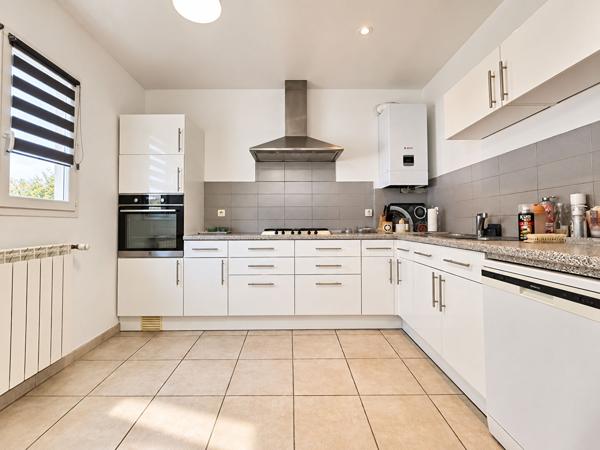 OUVEILLAN - MAISON 3 CHAMBRES - 89m² - JARDIN AVEC PISCINE SANS VIS A VIS