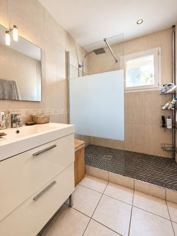 OUVEILLAN - MAISON 3 CHAMBRES - 89m² - JARDIN AVEC PISCINE SANS VIS A VIS