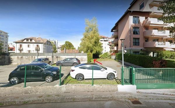 ANNECY - PLACE DE PARKING AERIENNE