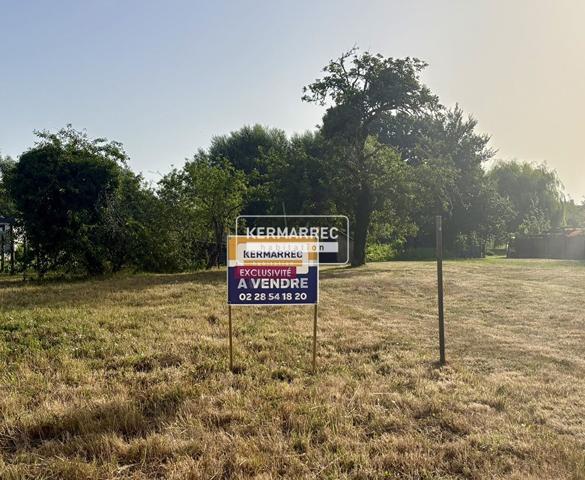 Terrain – 1380 m² environ à Saint-Joachim (ref : 79333M)