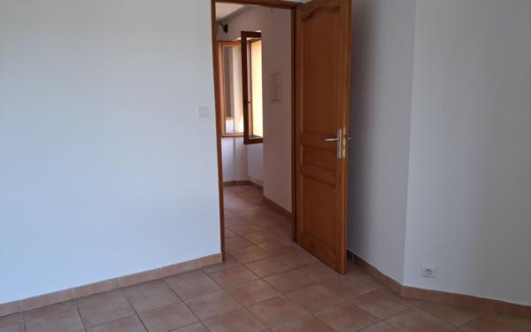 Maison à vendre    2 pièces •  Aups