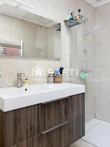 Maison avec courette état impécable