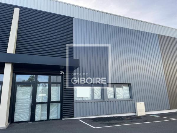 Local d'activites 295 m² à louer LA MEZIERE (réf : 35.6423)