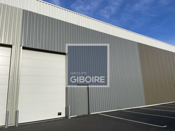 Local d'activites 295 m² à louer LA MEZIERE (réf : 35.6423)