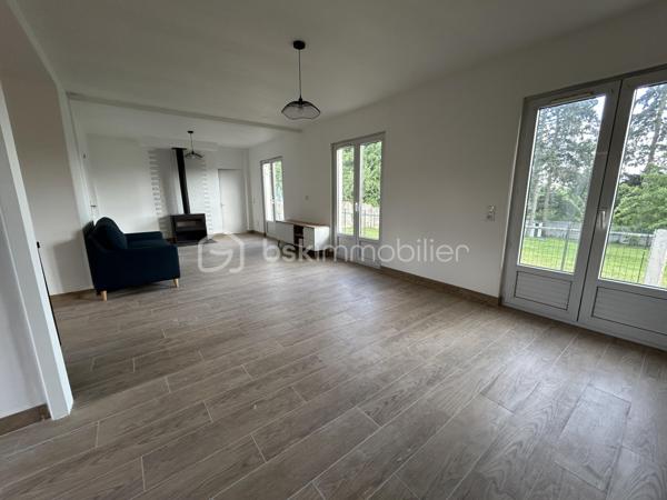 🌿 Maison de plain-pied – 81 m² habitables – 3 chambres – Terrain clos de 1 874 m²

Dans un petit village proche de Maintenon, venez découvrir cette charmante maison de plain-pied d’environ 81 m² habitables, offrant un cadre de vie fonctionnel, lumineux et facile à vivre.

Implantée sur une belle parcelle d’environ 1 874 m² entièrement clôturée, la maison bénéficie d’une exposition plein sud, apportant une belle luminosité tout au long de la journée.

🏡 La maison principale

Elle se compose de :

- Une pièce de vie conviviale avec salon
- Une cuisine ouverte sur le salon
- Trois chambres
- Une salle d’eau avec WC intégré

🌳 Extérieurs

- Terrasse en façade
- Grand jardin entièrement clôturé
- Cour en enrobé
- Garage
- Deux abris de jardin

⚙️ Confort & équipements

- Chauffage principal par poêle à bois
- Fibre optique
- Maison de plain-pied
- Exposition plein sud

📍 Localisation

Proche des commodités, la maison se situe à seulement 10 minutes de Maintenon et de sa gare, desservant les lignes Le Mans / Chartres / Paris.

Accès rapide à la N154, située à environ 5 minutes, reliant Chartres à Dreux.

💡 Le vrai plus

Un bien fonctionnel avec un beau terrain clos, idéal pour profiter des extérieurs, recevoir, jardiner ou laisser place à différents projets d’aménagement.

📍 Un bien agréable, pratique et facile à vivre, pouvant parfaitement convenir à une petite famille, un couple ou un premier achat.

À découvrir sans tarder.