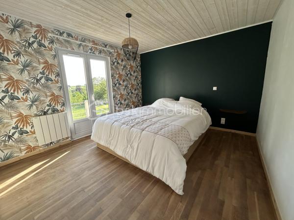 🌿 Maison de plain-pied – 81 m² habitables – 3 chambres – Terrain clos de 1 874 m²

Dans un petit village proche de Maintenon, venez découvrir cette charmante maison de plain-pied d’environ 81 m² habitables, offrant un cadre de vie fonctionnel, lumineux et facile à vivre.

Implantée sur une belle parcelle d’environ 1 874 m² entièrement clôturée, la maison bénéficie d’une exposition plein sud, apportant une belle luminosité tout au long de la journée.

🏡 La maison principale

Elle se compose de :

- Une pièce de vie conviviale avec salon
- Une cuisine ouverte sur le salon
- Trois chambres
- Une salle d’eau avec WC intégré

🌳 Extérieurs

- Terrasse en façade
- Grand jardin entièrement clôturé
- Cour en enrobé
- Garage
- Deux abris de jardin

⚙️ Confort & équipements

- Chauffage principal par poêle à bois
- Fibre optique
- Maison de plain-pied
- Exposition plein sud

📍 Localisation

Proche des commodités, la maison se situe à seulement 10 minutes de Maintenon et de sa gare, desservant les lignes Le Mans / Chartres / Paris.

Accès rapide à la N154, située à environ 5 minutes, reliant Chartres à Dreux.

💡 Le vrai plus

Un bien fonctionnel avec un beau terrain clos, idéal pour profiter des extérieurs, recevoir, jardiner ou laisser place à différents projets d’aménagement.

📍 Un bien agréable, pratique et facile à vivre, pouvant parfaitement convenir à une petite famille, un couple ou un premier achat.

À découvrir sans tarder.